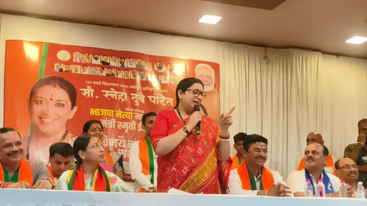 Sneha Dube With Smriti Irani